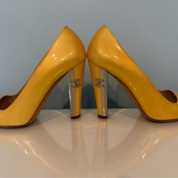 CHANEL Yellow and Silver High Heels - Picture 4 of 9